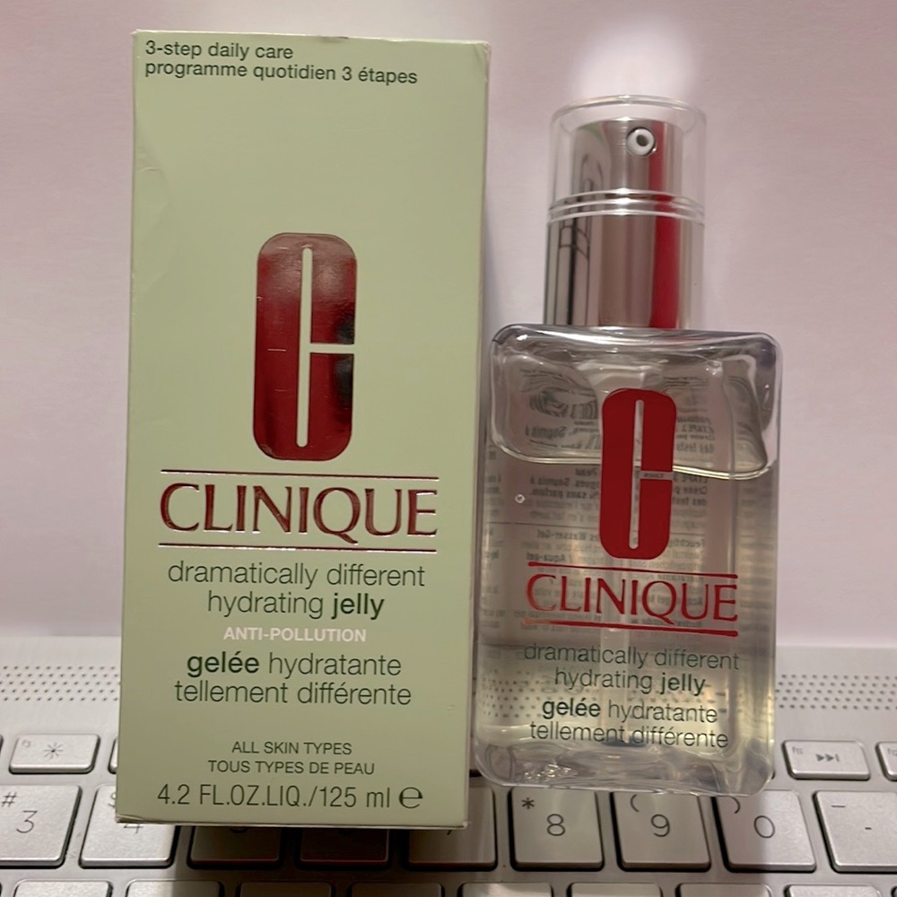 Clinique Dramatically Different Hydrating Jelly Pump - 4.2 Oz. Brand new in box.